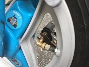 幼児用自転車の１２インチタイヤに空気を入れる方法 わくわくもんだ