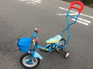 幼児用自転車の１２インチタイヤに空気を入れる方法 - わくわくもんだ