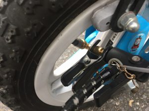 幼児用自転車の１２インチタイヤに空気を入れる方法 わくわくもんだ