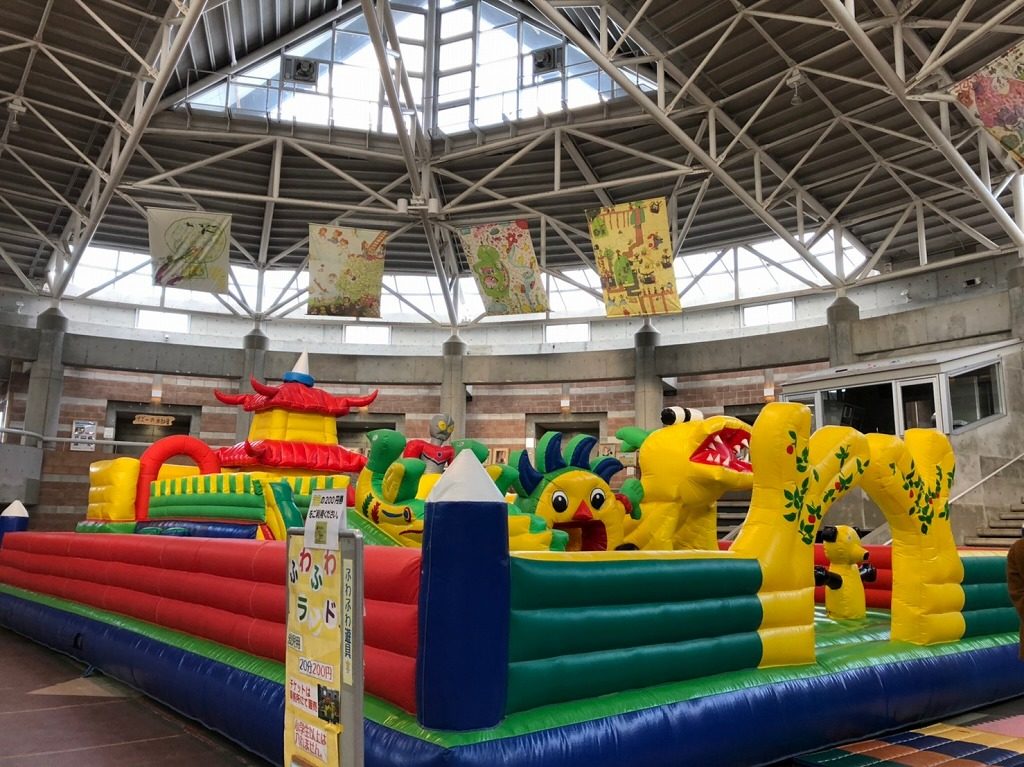 滋賀 びわ湖こどもの国 大型遊具にフリーフォール 室内施設もあって ほぼ無料って凄すぎ わくわくもんだ
