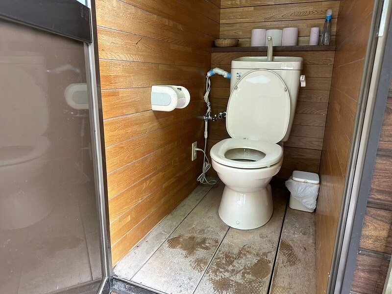 男子用の洋式トイレ