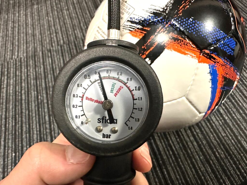 ゲージを見ながら空気を入れれる