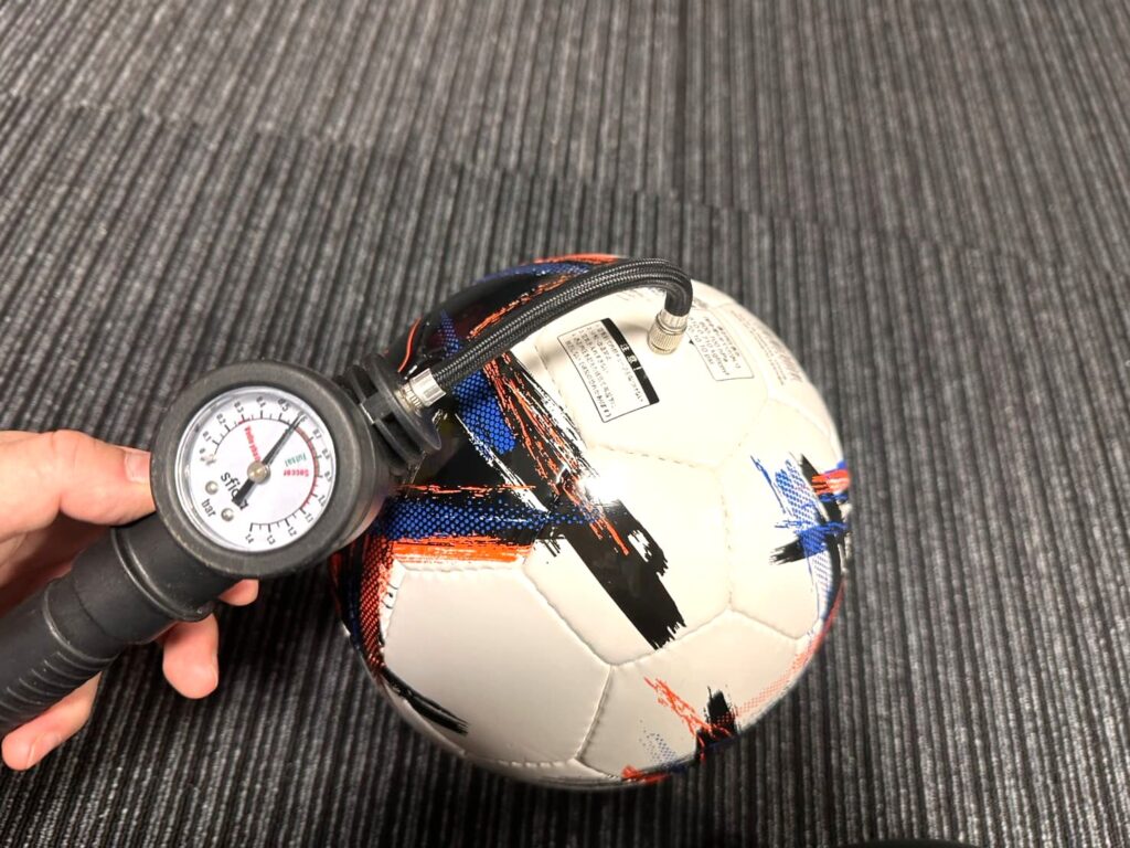 空気入れの先がホースになっていて安心